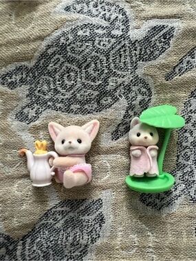 Sylvanian Families 3 -Toy Set- Mystery pulls including a bunny- bundle of 3